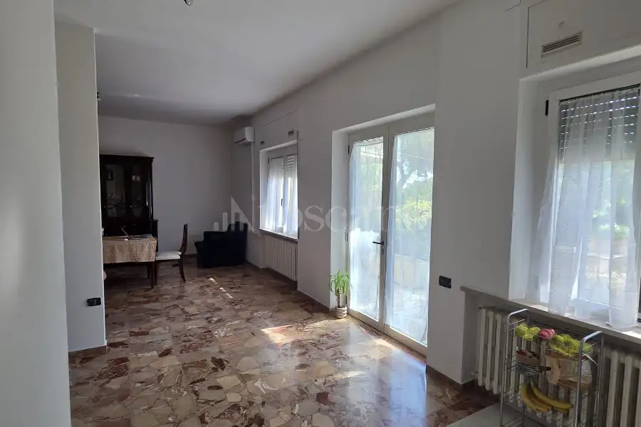 Villa Plurifamiliare in vendita di 575 mq a €580.000 (rif. 33/2026)