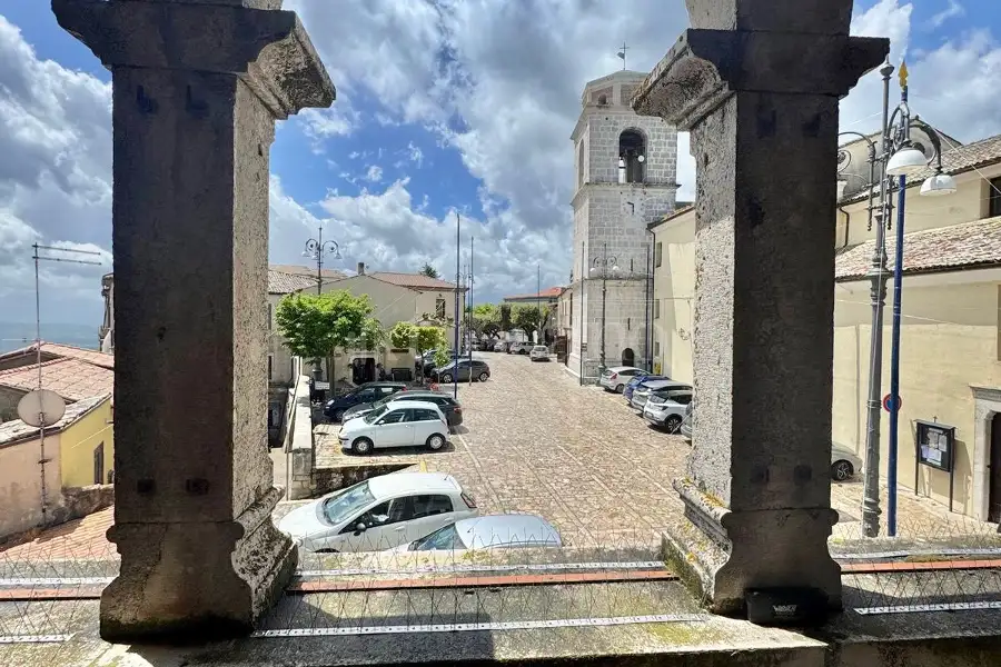Palazzo in vendita di 600 mq a €180.000 (rif. 127/2026)