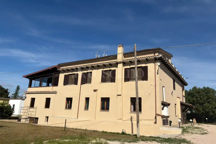 Villa in vendita di 350 mq a €650.000 (rif. 108/2025)