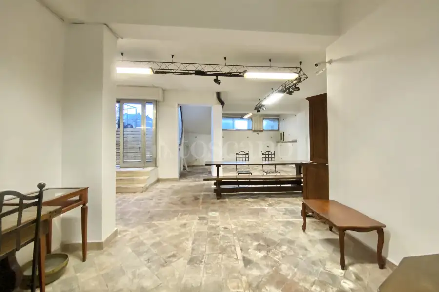 Negozio in vendita di 209 mq a €260.000 (rif. 11/2025)