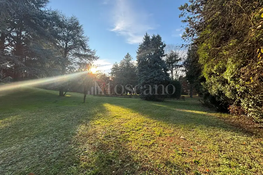 Villa Plurifamiliare in vendita di 370 mq a €1.200.000 (rif. 43/2025)