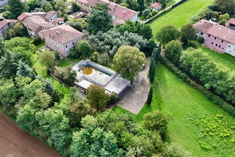 Villa in vendita di 870 mq a €729.000 (rif. 28/2024)