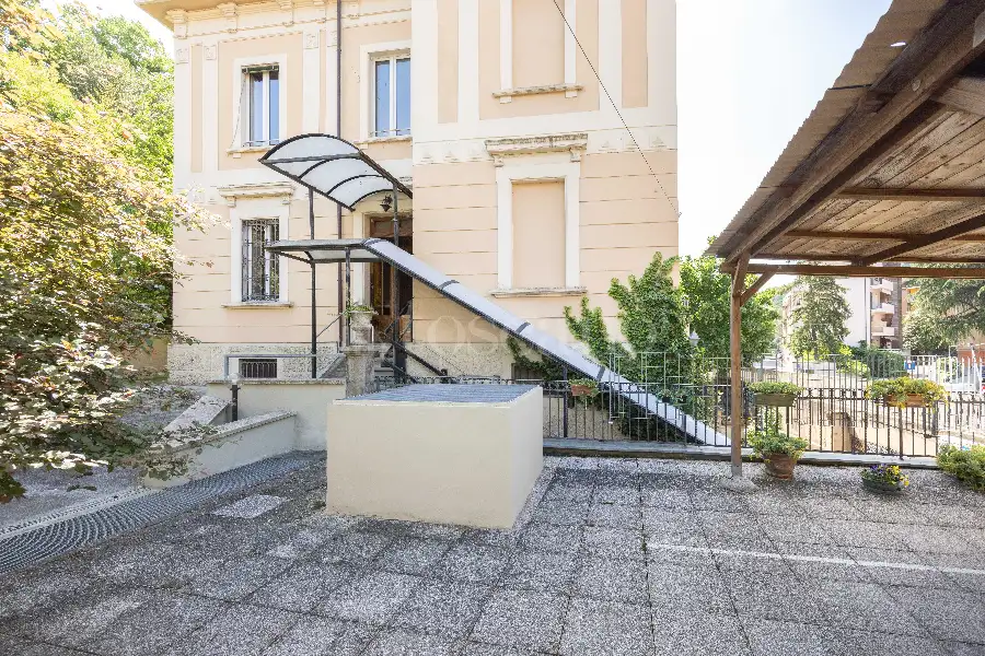 Villa in vendita di 800 mq a €3.500.000 (rif. 22/2026)