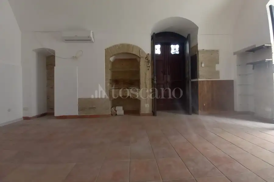 Negozio in affitto di 35 mq a €300 (rif. 58/2024)