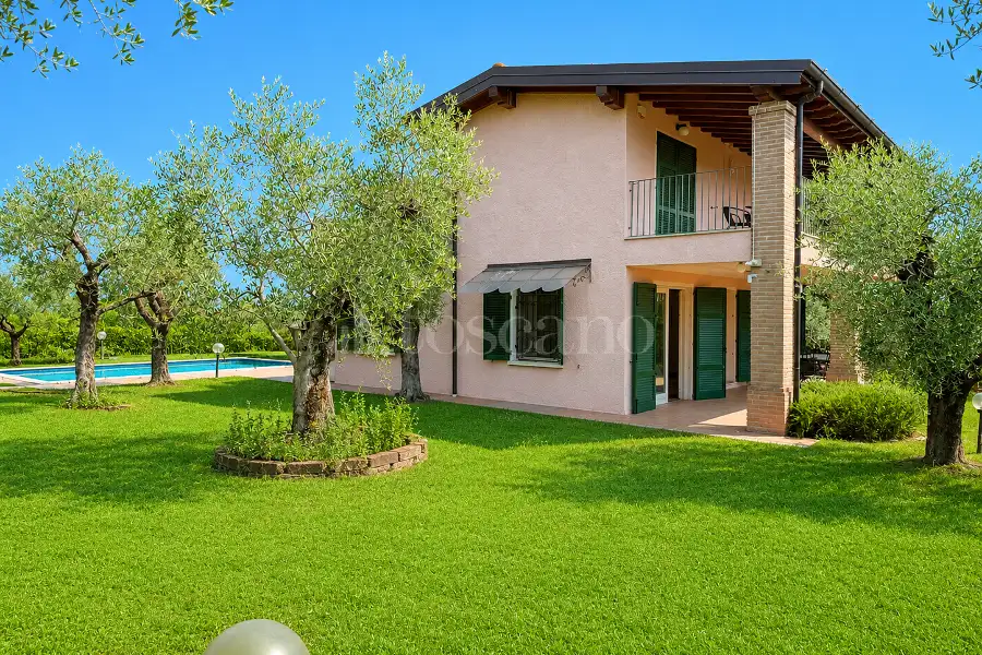 Villa in vendita di 400 mq a €1.200.000 (rif. 24/2026)