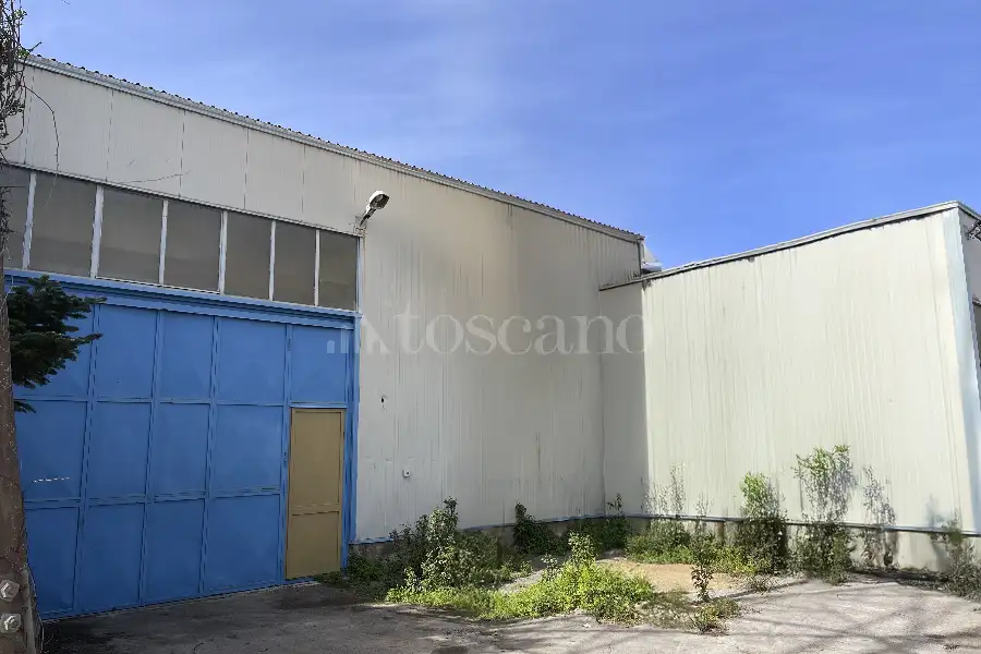 Capannone in affitto di 2.000 mq a €6.300 (rif. 23/2026)