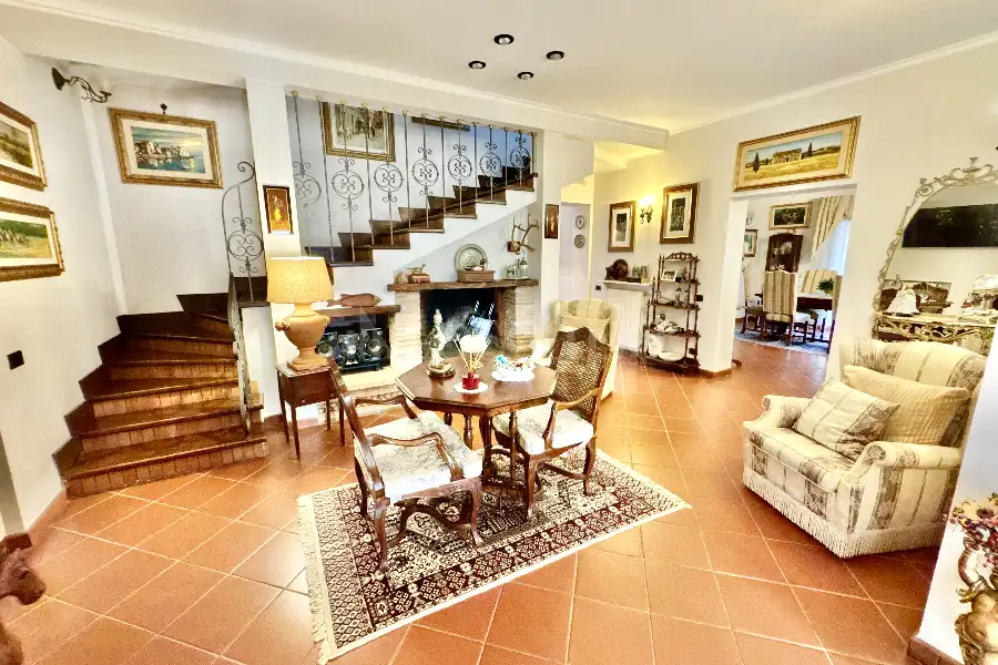 Villa in vendita di 300 mq a €445.000 (rif. 11/2025)