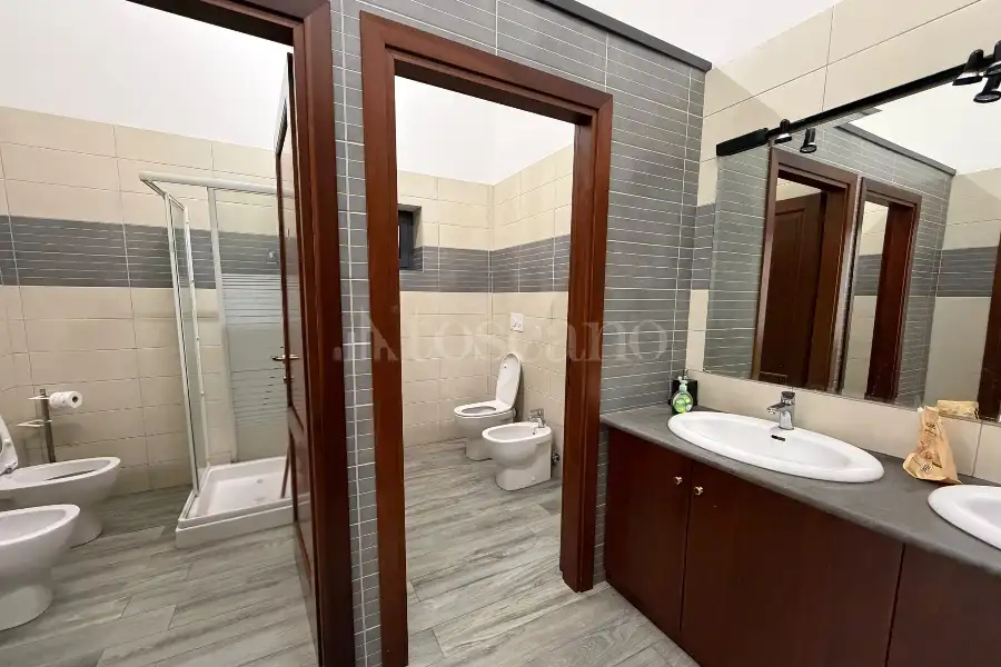 Negozio in vendita di 225 mq a €385.000 (rif. 95/2026)