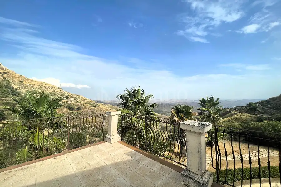 Villa in vendita di 388 mq a €488.000 (rif. 187/2025)