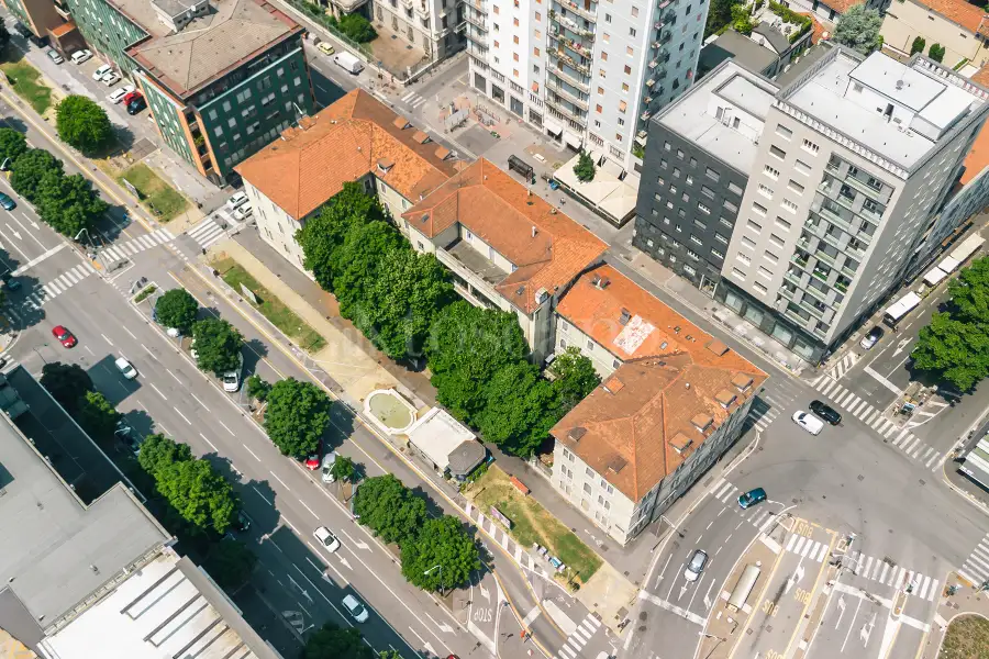 Palazzo in vendita di 7.000 mq trattativa riservata (rif. 21/2025)