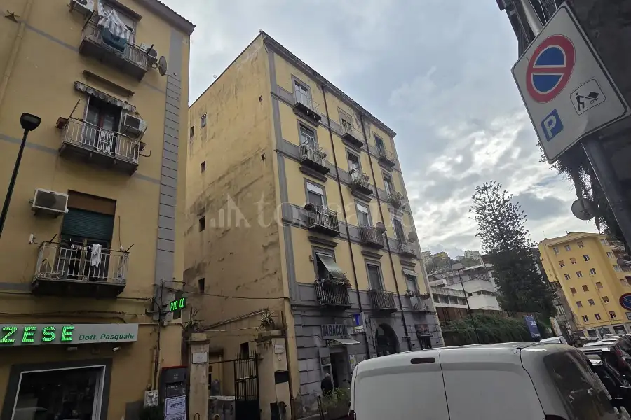 Negozio in affitto di 25 mq a €750 (rif. 14/2026)