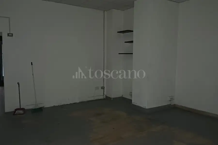 Negozio in affitto di 82 mq a €1.100 (rif. 25/2025)