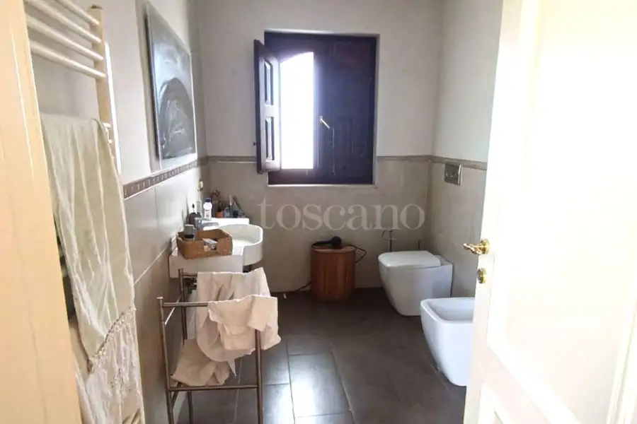 Villa Bifamiliare in vendita di 265 mq a €550.000 (rif. 215/2025)