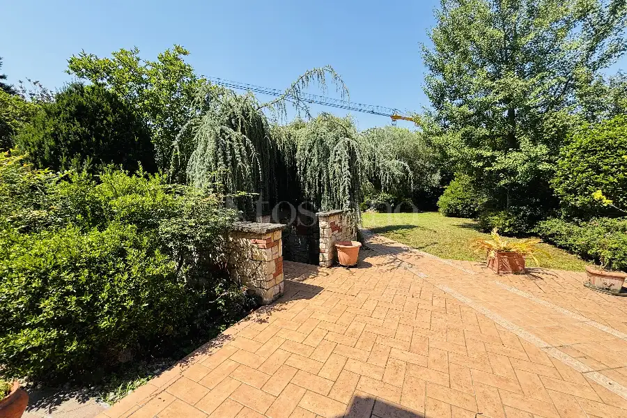 Villa in vendita di 385 mq a €880.000 (rif. 39/2026)