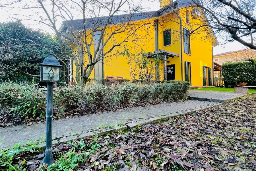 Villa in vendita di 410 mq trattativa riservata (rif. 112/2024)