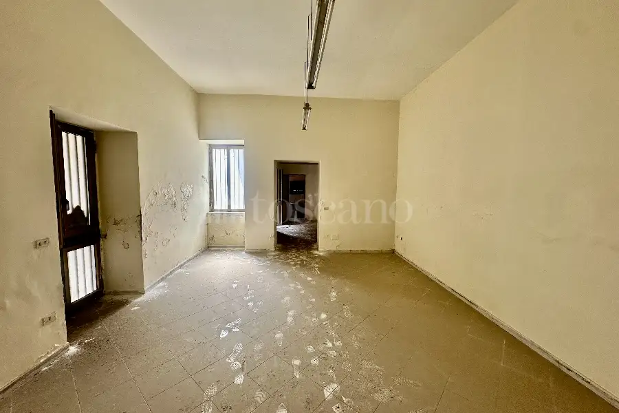 Negozio in vendita di 120 mq a €159.000 (rif. 4/2026)