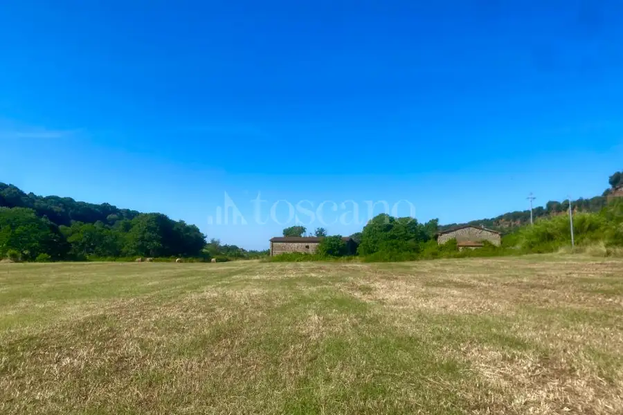 Casale in vendita di 1.300 mq a €399.000 (rif. 18/2026)