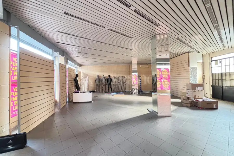 Negozio in vendita di 110 mq a €150.000 (rif. 1/2026)