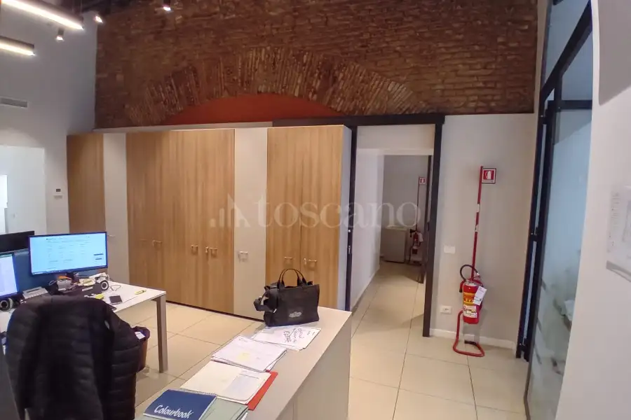 Negozio in vendita di 240 mq a €2.390.000 (rif. 9/2023)
