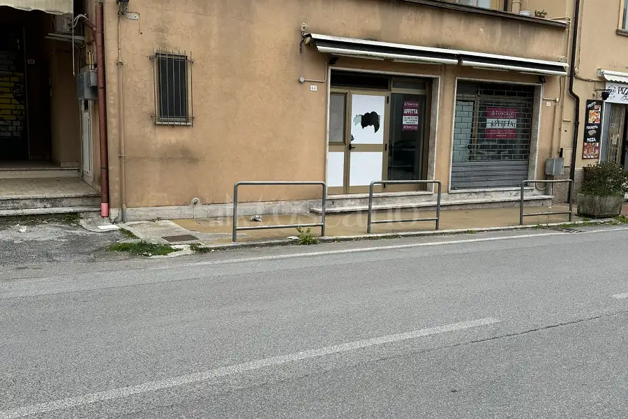 Attività Commerciale in affitto di 62 mq a €480 (rif. 8/2026)