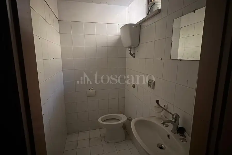 Negozio in affitto di 82 mq a €250 (rif. 98/2026)