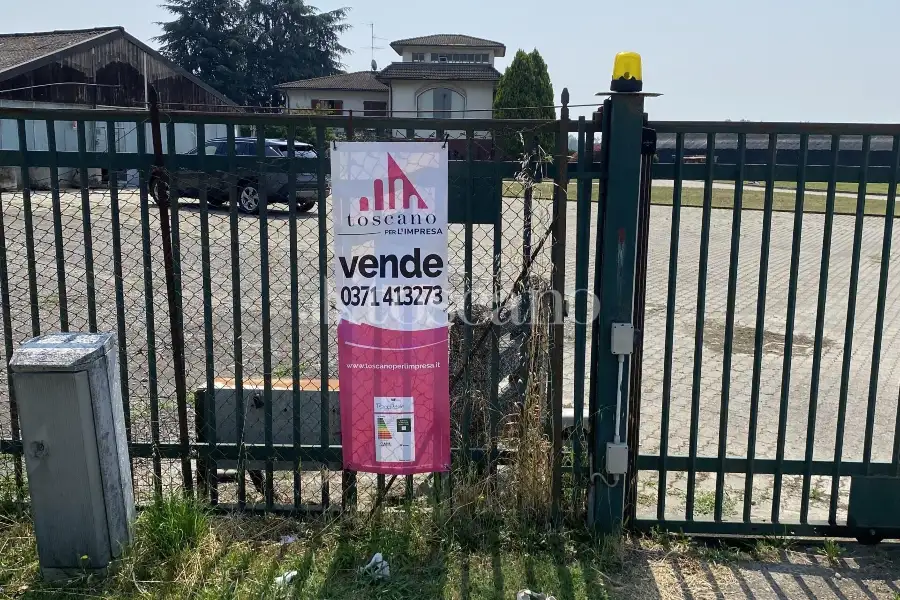 Capannone in vendita di 1500 mq a €320,000 (rif. TS0093VE)