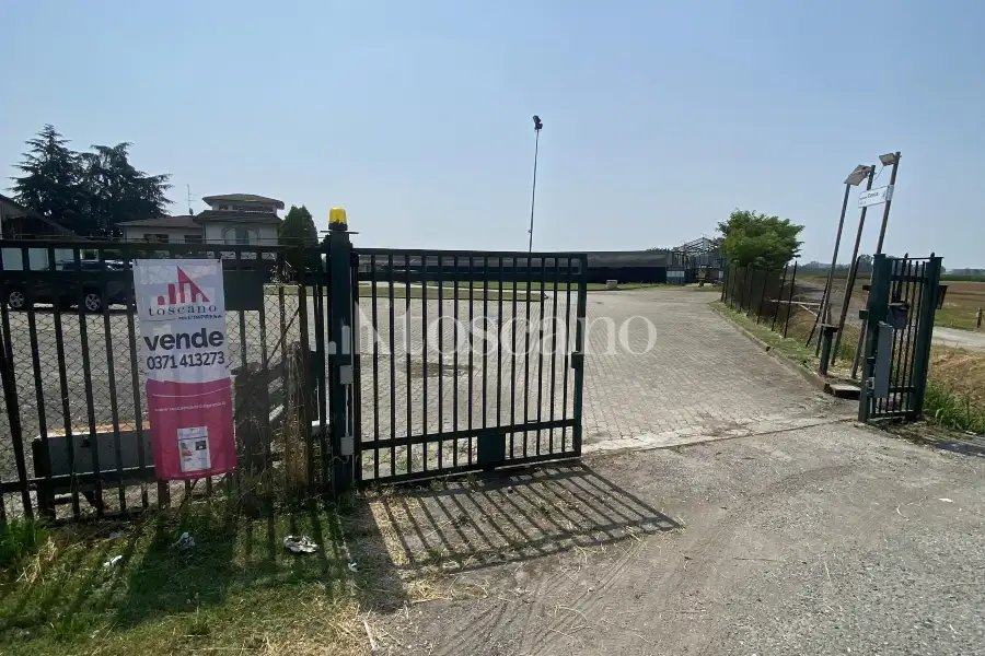 Capannone in vendita di 1500 mq a €320,000 (rif. TS0093VE)