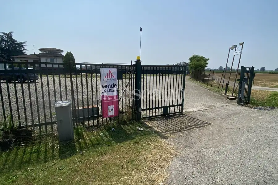 Capannone in vendita di 15000 mq a €320,000 (rif. TS0093VE)