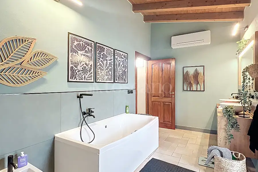 Villa Plurifamiliare in vendita di 480 mq a €680.000 (rif. 2/2026)