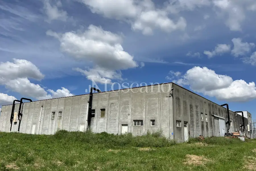 Capannone in vendita di 2800 mq a €490,000 (rif. TS0032VE.A)