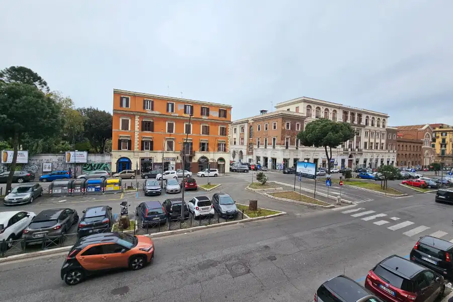 Negozio in affitto di 122 mq a €3.350 (rif. 15/2026)