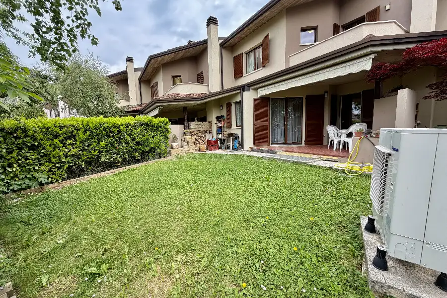 Villino a Schiera in vendita di 200 mq a €360.000 (rif. 33/2026)