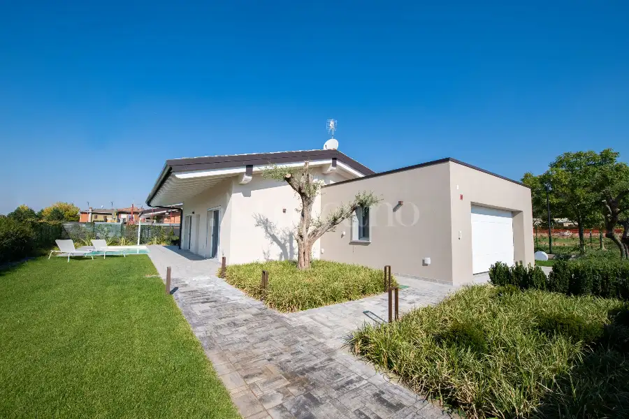 Villa in vendita di 250 mq a €928.000 (rif. 2/2025)