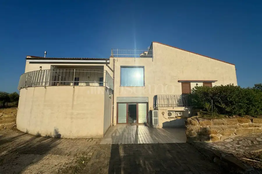 Villa in vendita di 215 mq a €650.000 (rif. 76/2024)