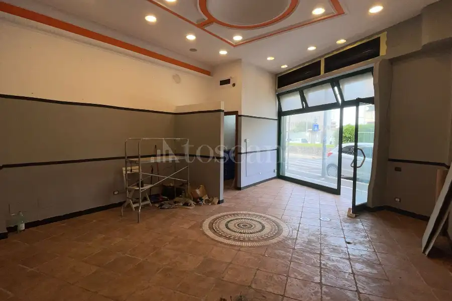 Negozio in affitto di 40 mq a €750 (rif. 21/2026)