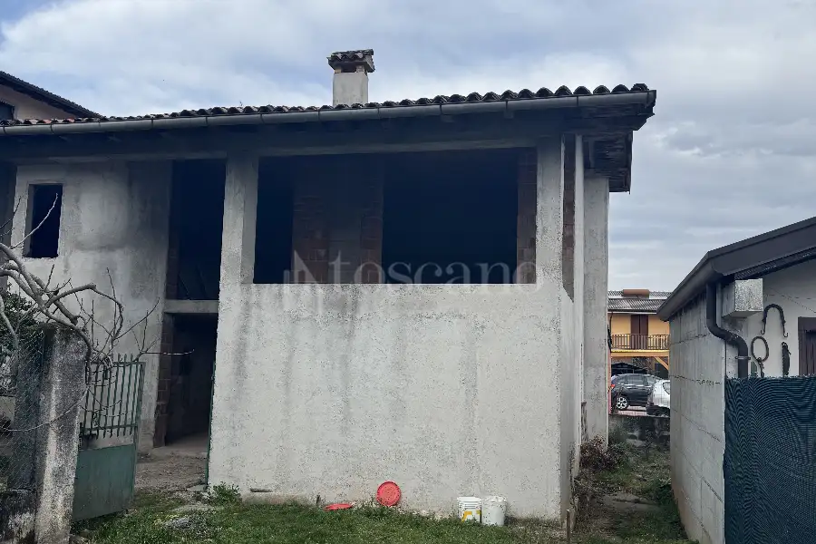 Magazzino in vendita di 200 mq a €19.000 (rif. 32/2026)