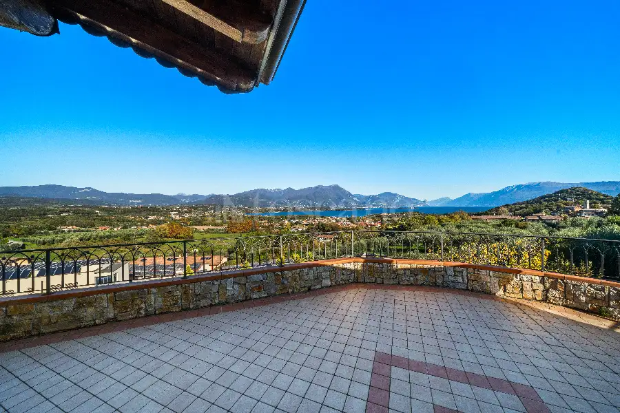 Villa in vendita di 583 mq a €2.680.000 (rif. 66/2025)