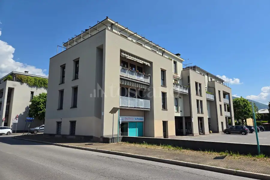 Negozio in vendita di 240 mq a €155.000 (rif. 14/2025)