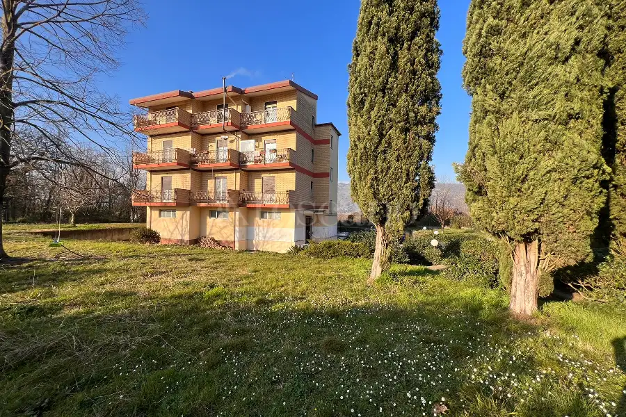 Palazzo in vendita di 800 mq a €390.000 (rif. 20/2024)
