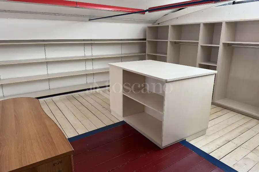 Negozio in vendita di 170 mq a €100,000 (rif. TS0081VE-1)
