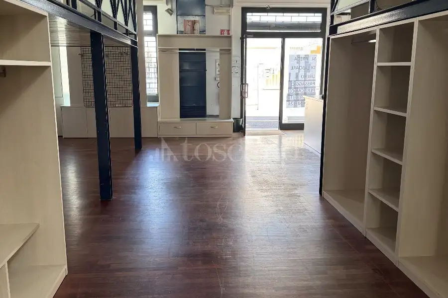 Negozio in vendita di 170 mq a €100,000 (rif. TS0081VE-1)