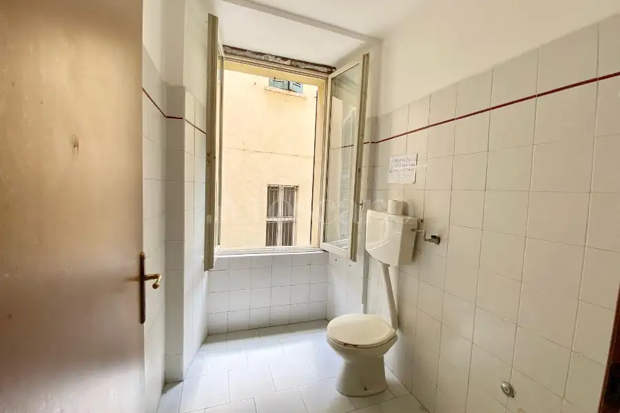Negozio in vendita di 93 mq a €110.000 (rif. 28/2026)