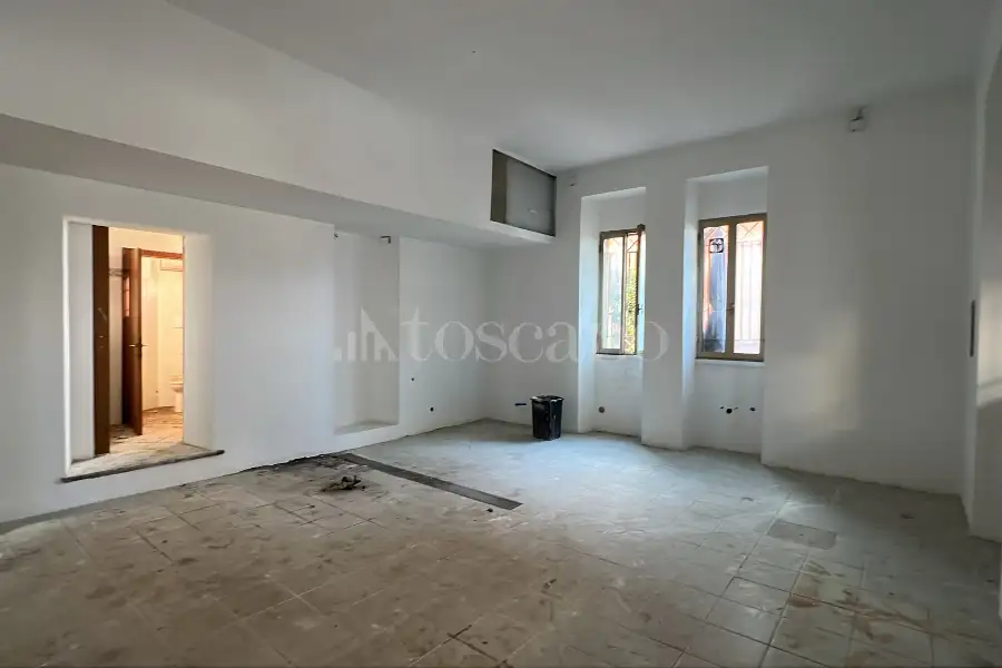 Negozio in vendita di 110 mq a €219.000 (rif. 12/2026)