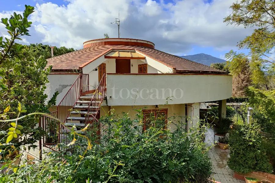 Villa in vendita di 565 mq a €995.000 (rif. 3/2026)