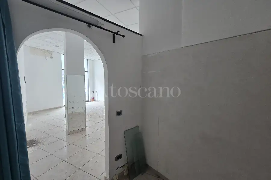 Negozio in vendita di 46 mq a €37.000 (rif. 38/2026)