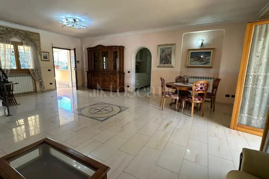 Villa in vendita di 370 mq a €890.000 (rif. 3/2026)
