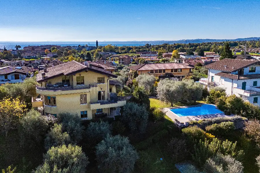 Villa in vendita di 583 mq a €2.680.000 (rif. 66/2025)
