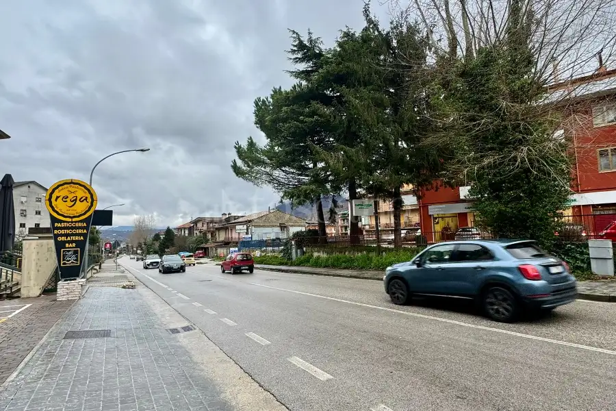 Negozio in vendita di 180 mq a €85.000 (rif. 11/2026)