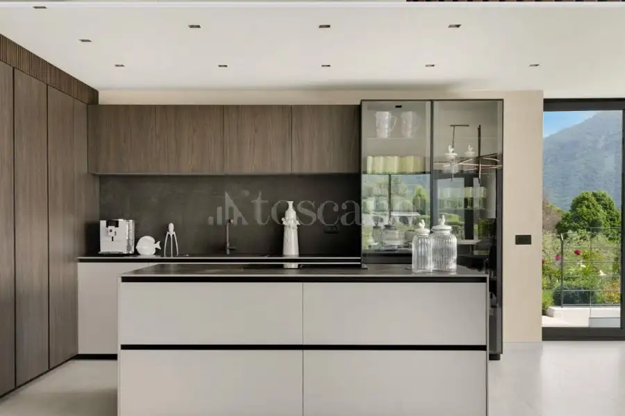 Villa in vendita di 800 mq a €5.500.000 (rif. 34/2026)