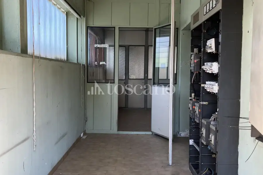 Capannone in vendita di 2160 mq a €300,000 (rif. BL6157VE)